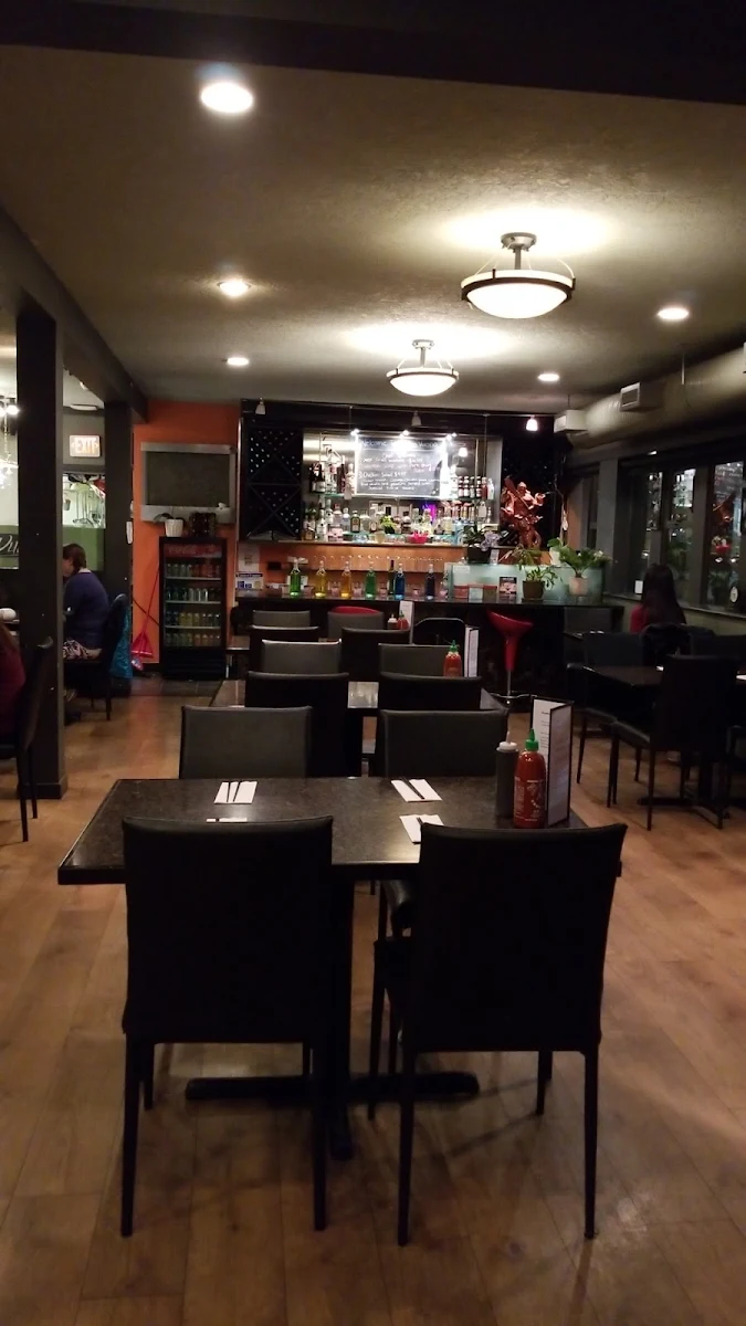 Vibe, Pho Vuong Restaurant - Duncan