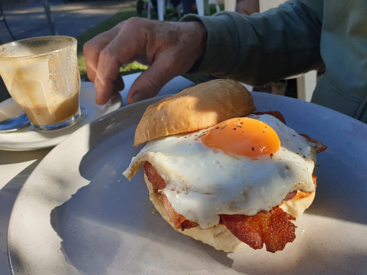 Food & drink, Fare Cravin' cafe