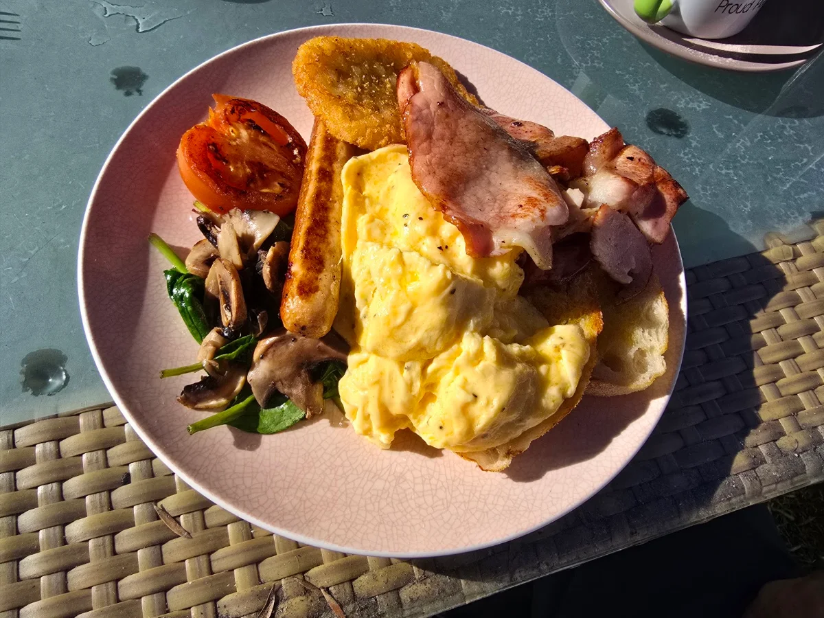 Food & drink, Fare Cravin' cafe