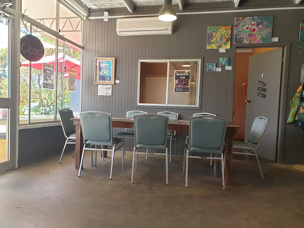 Vibe, Fare Cravin' cafe
