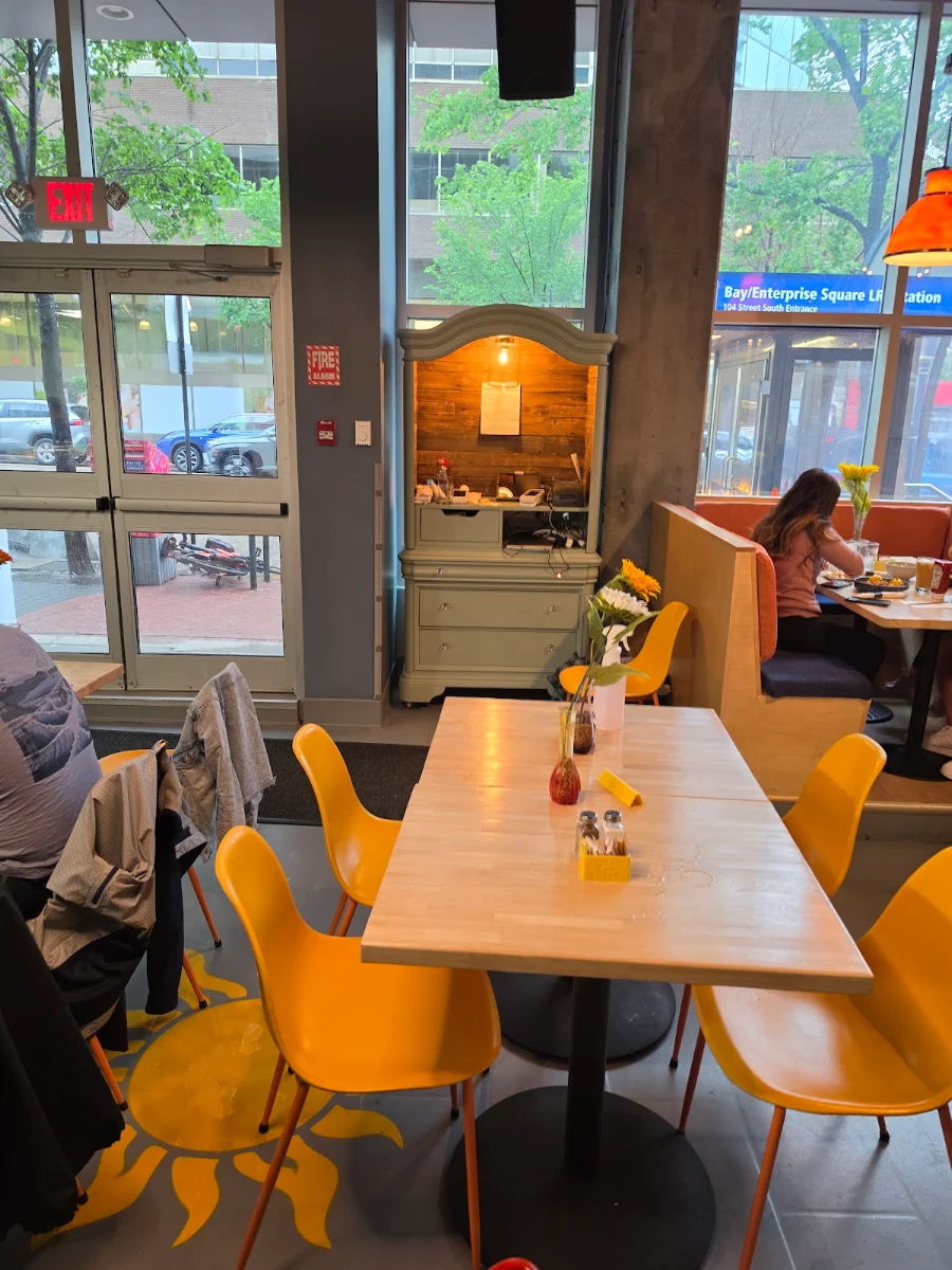 Vibe, Solar Brunch