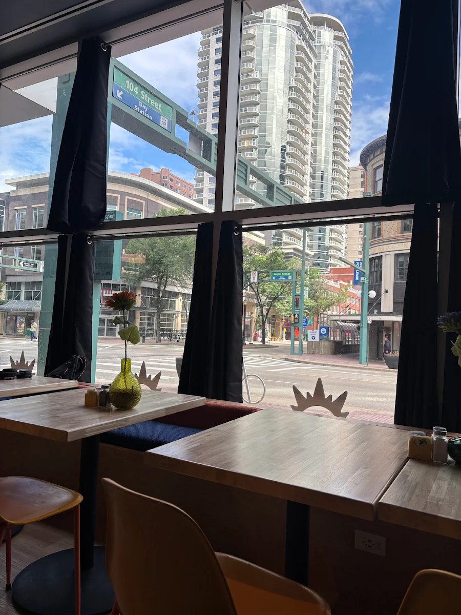 Vibe, Solar Brunch