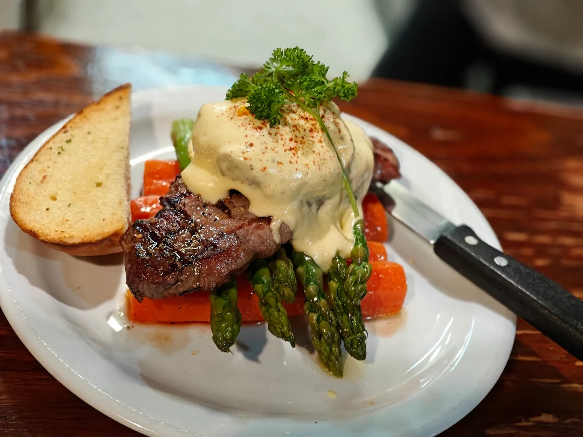 Food & drink, The Office Pub & Grill