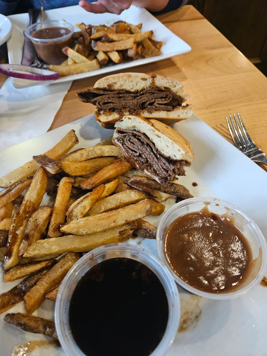 Food & drink, The Office Pub & Grill