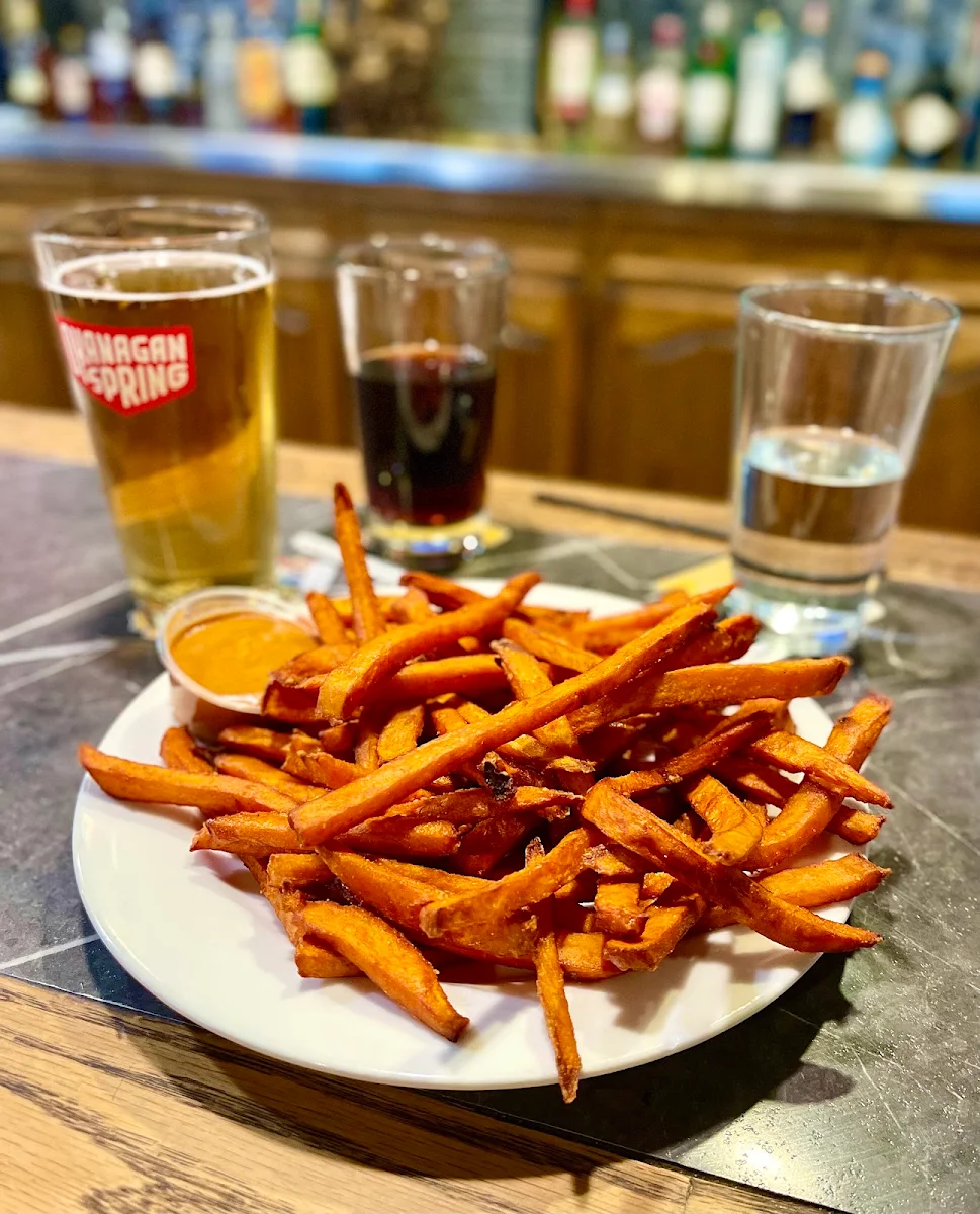 Food & drink, The Office Pub & Grill