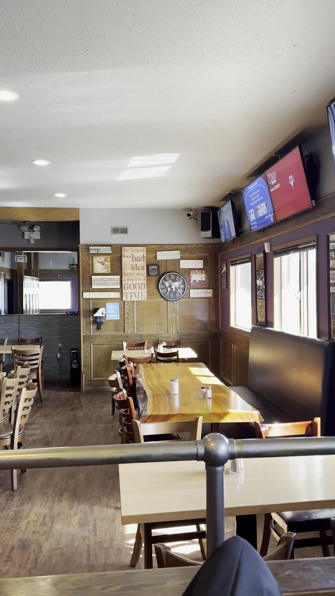 Vibe, The Office Pub & Grill