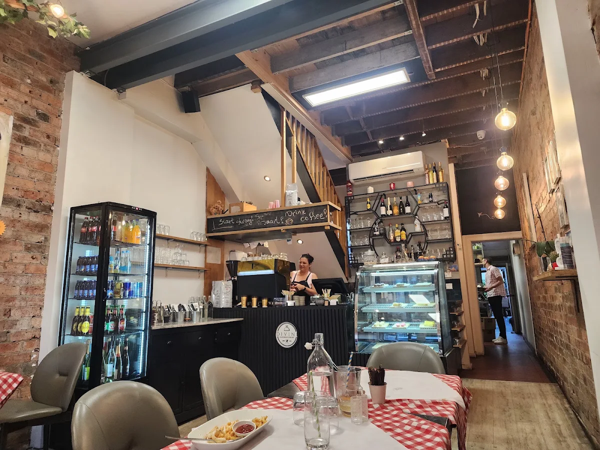 Vibe, Divini Restaurant & Cafe