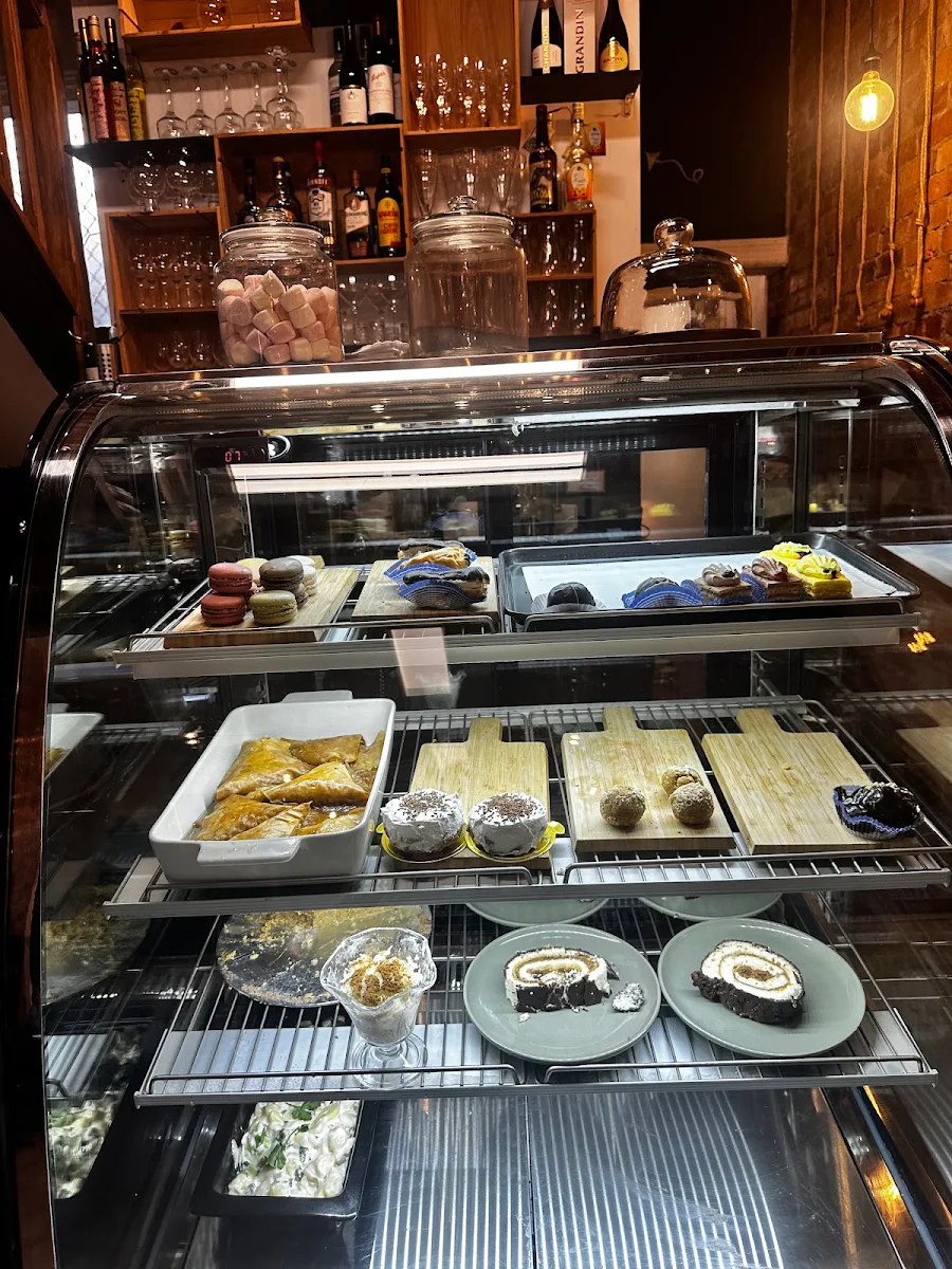 Vibe, Divini Restaurant & Cafe
