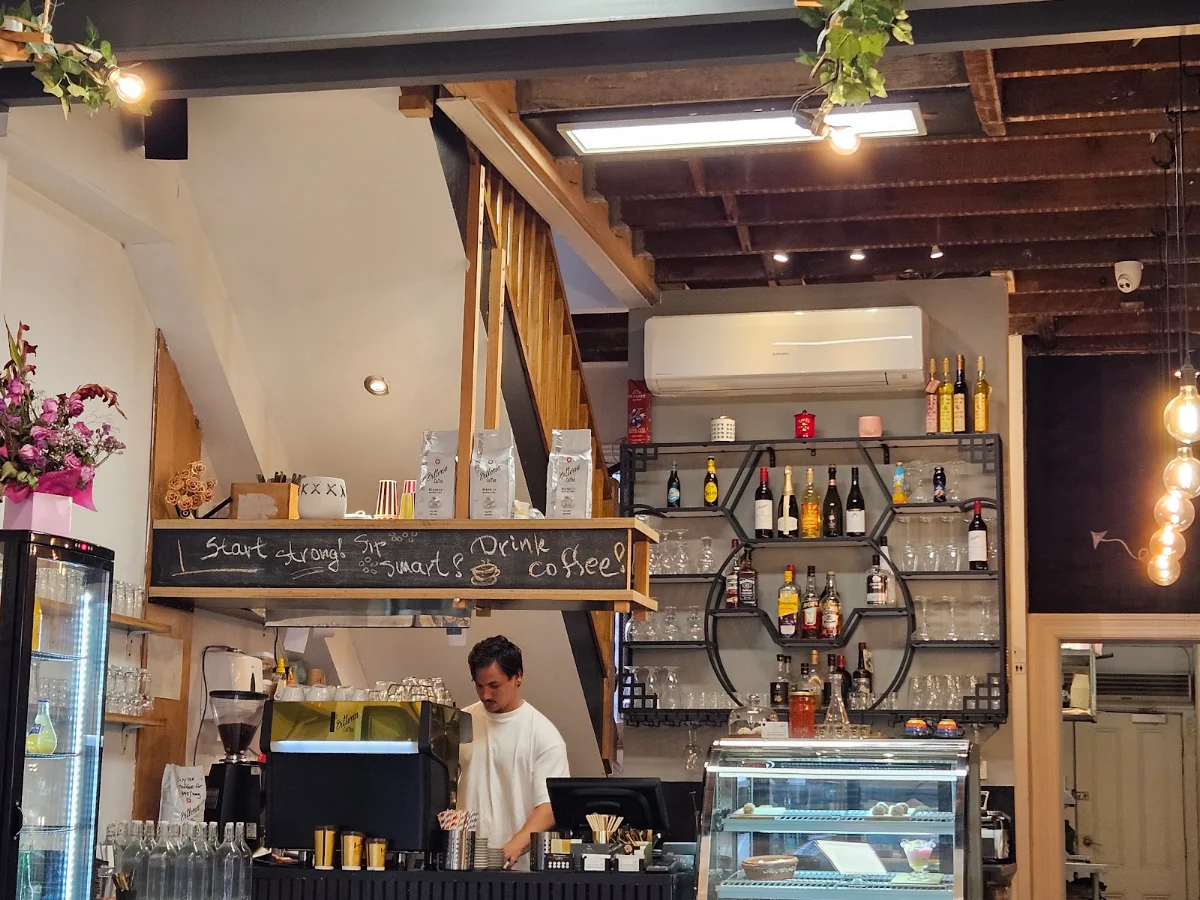 Vibe, Divini Restaurant & Cafe