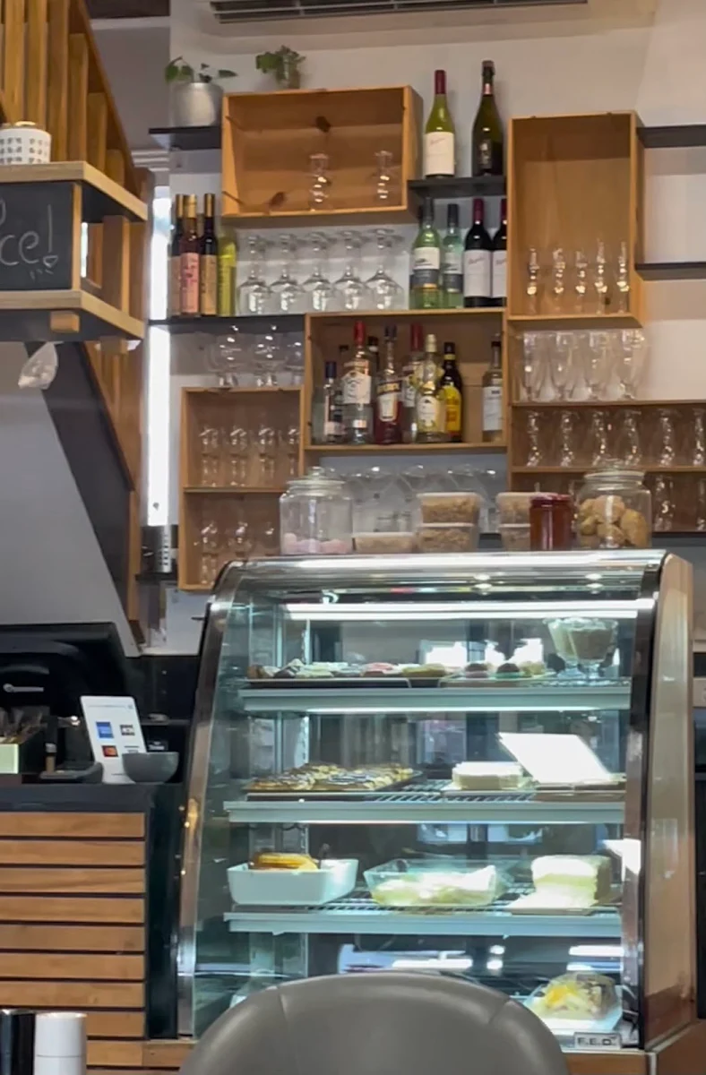 Vibe, Divini Restaurant & Cafe