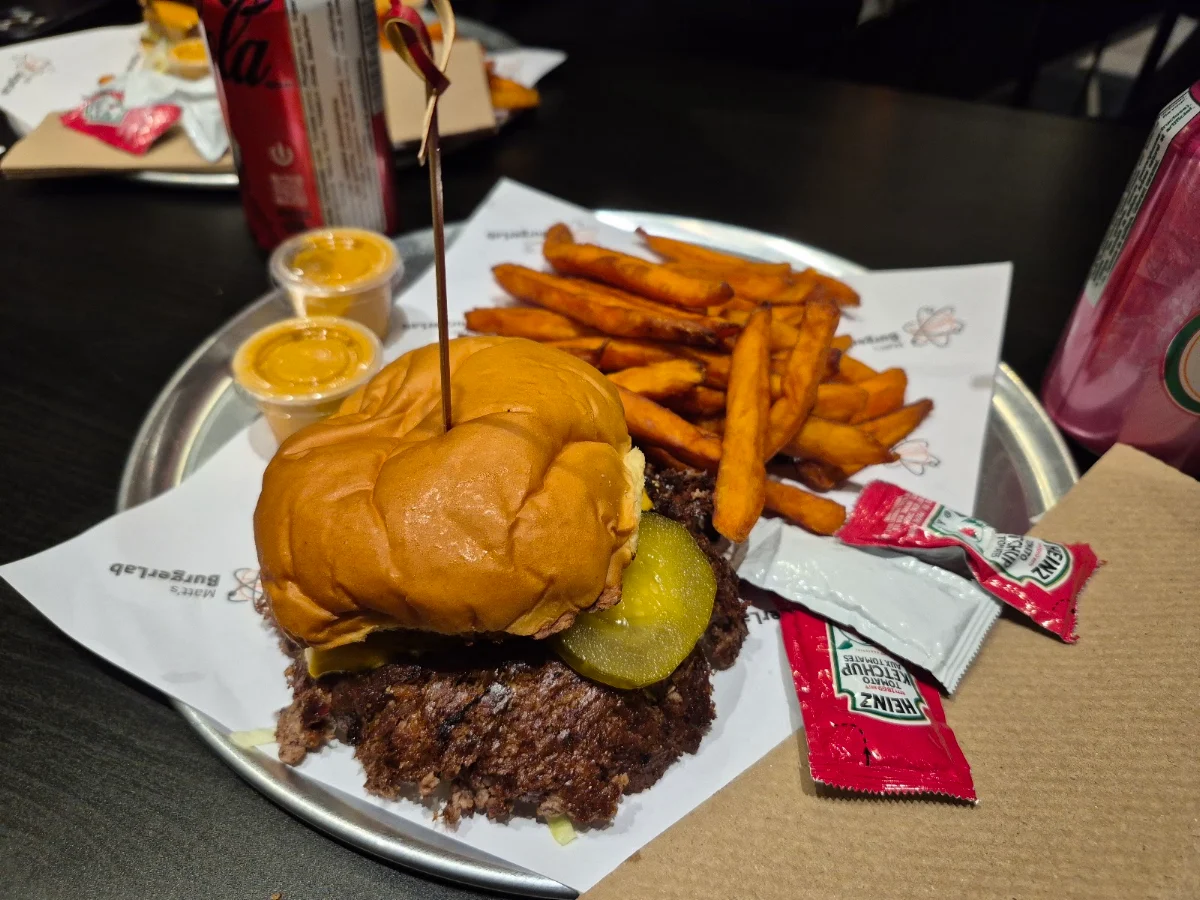 Food & drink, Matt’s Burger Lab Queen St W