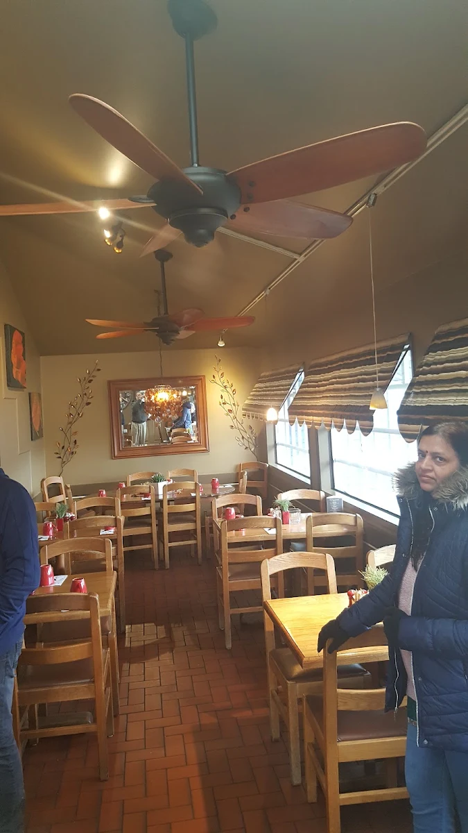 Vibe, Pescadores Bistro