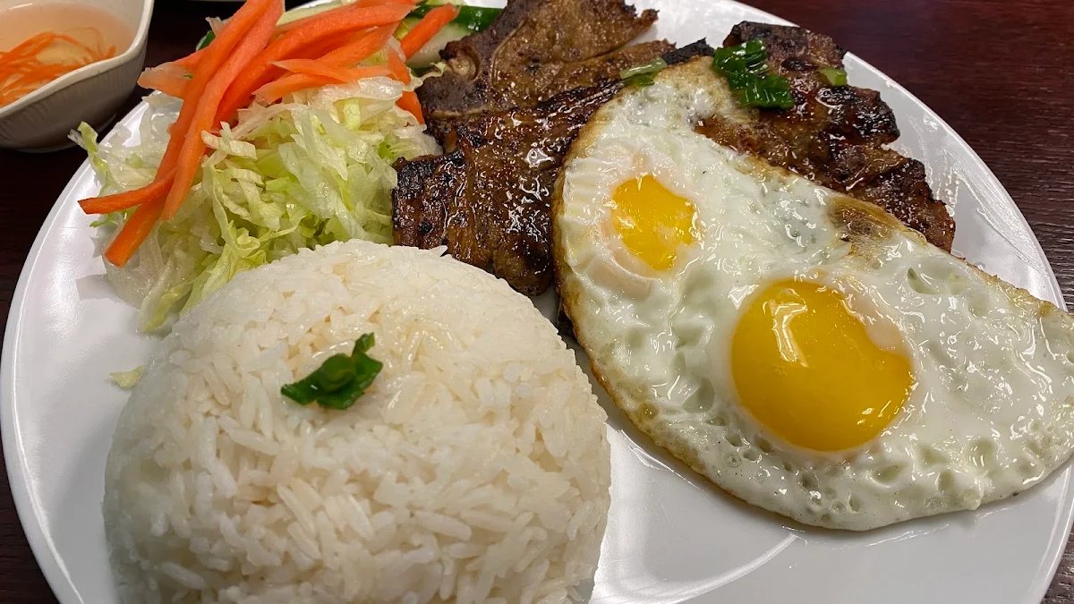 Food & drink, Un Pho Get a Bowl
