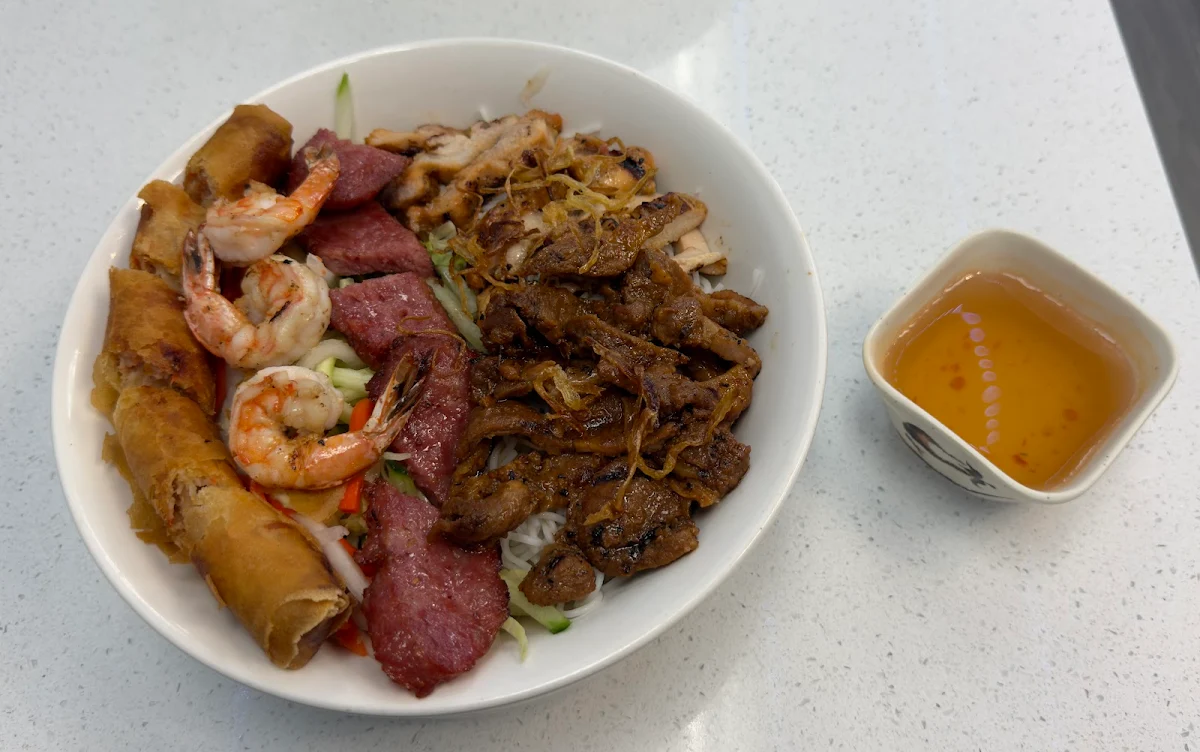 Food & drink, Un Pho Get a Bowl