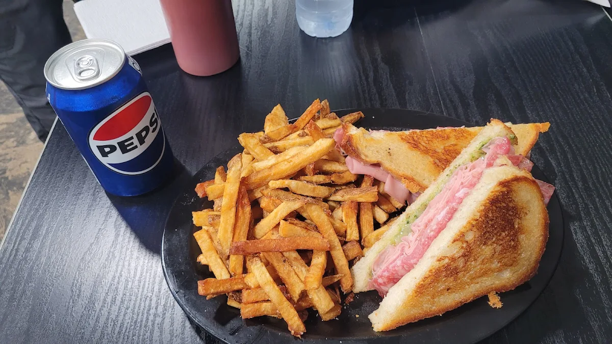 Food & drink, Flossie's Sandwich Parlor - Belleville