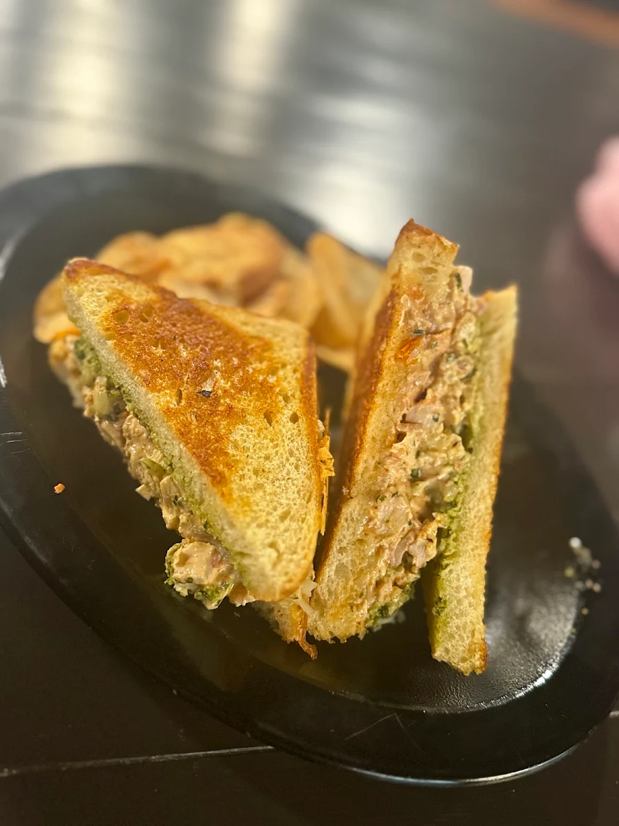 Food & drink, Flossie's Sandwich Parlor - Belleville