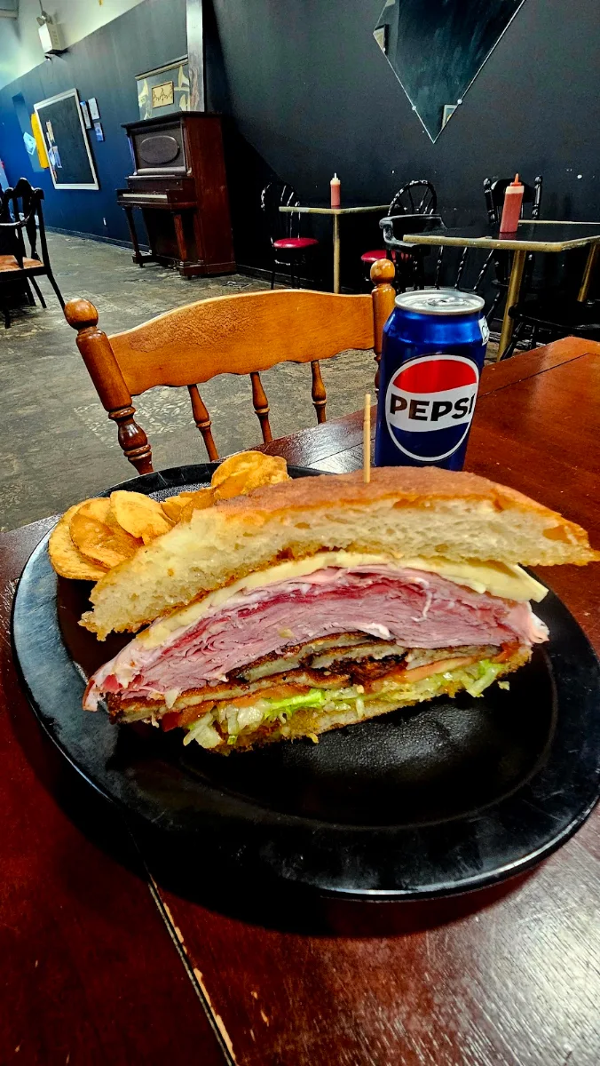 Food & drink, Flossie's Sandwich Parlor - Belleville