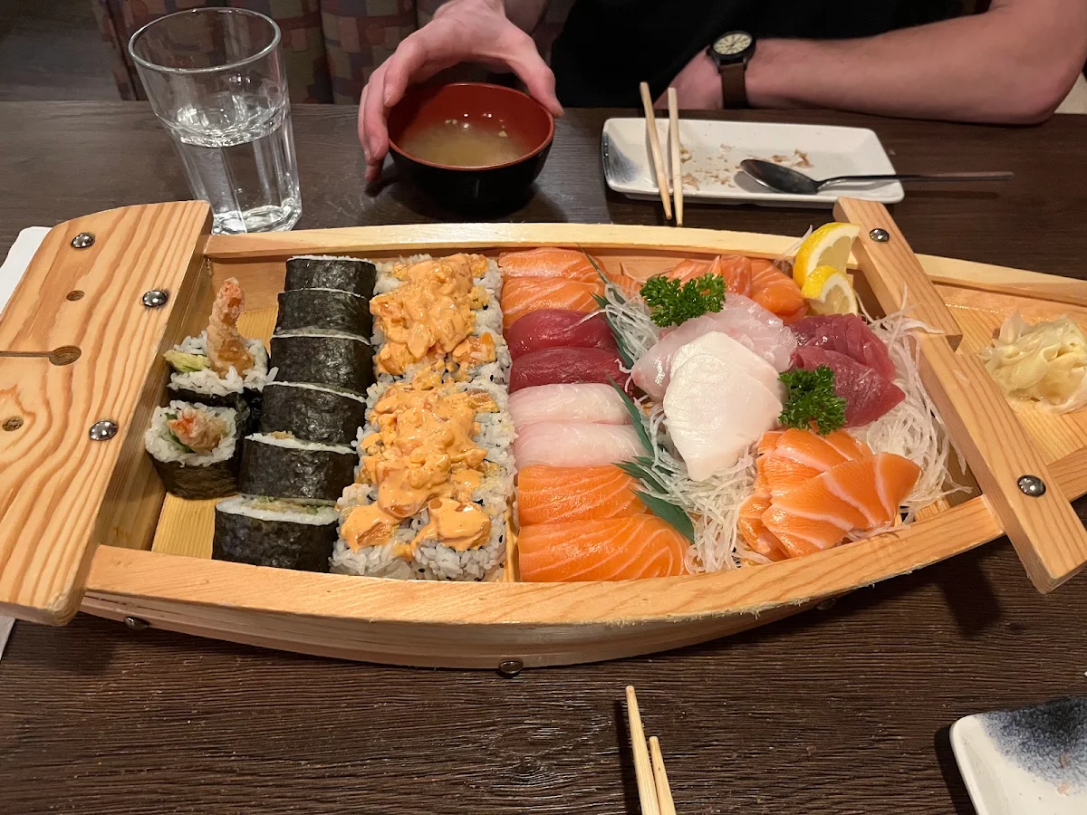 Food & drink, AJIO KOREAN &JAPANESE RESTAURANT (아지오 한식 일식)
