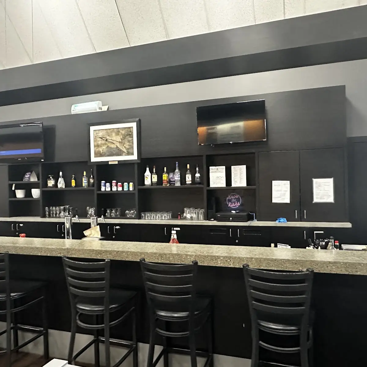 Vibe, Raven's Bar + Grill