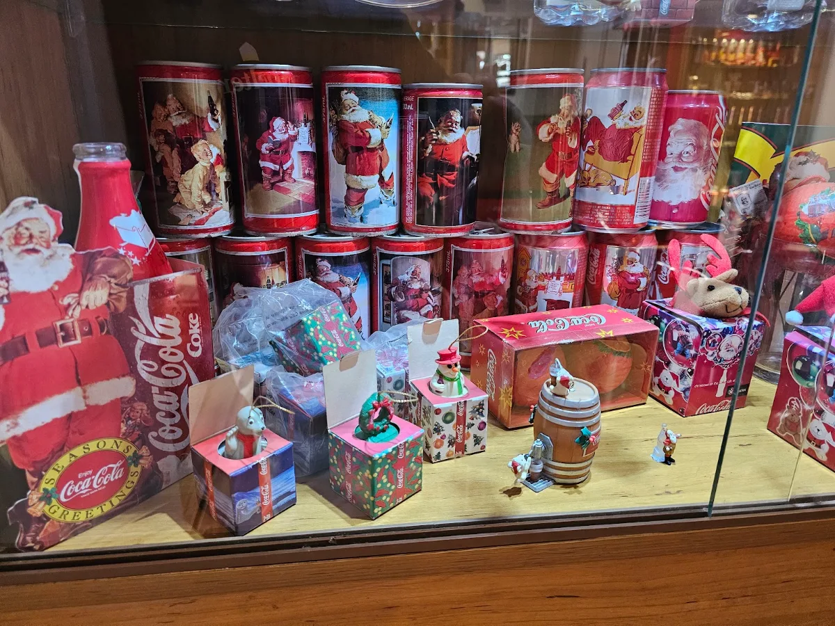 Food & drink, The Cola Café and Museum