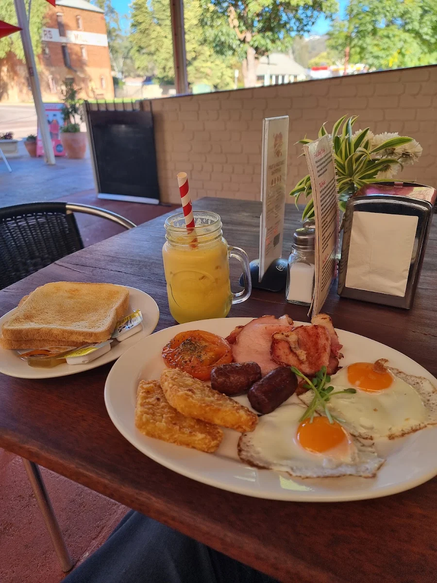 Food & drink, The Cola Café and Museum