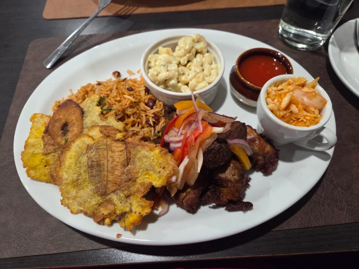 Food & drink, Serenade ambiance Lakay