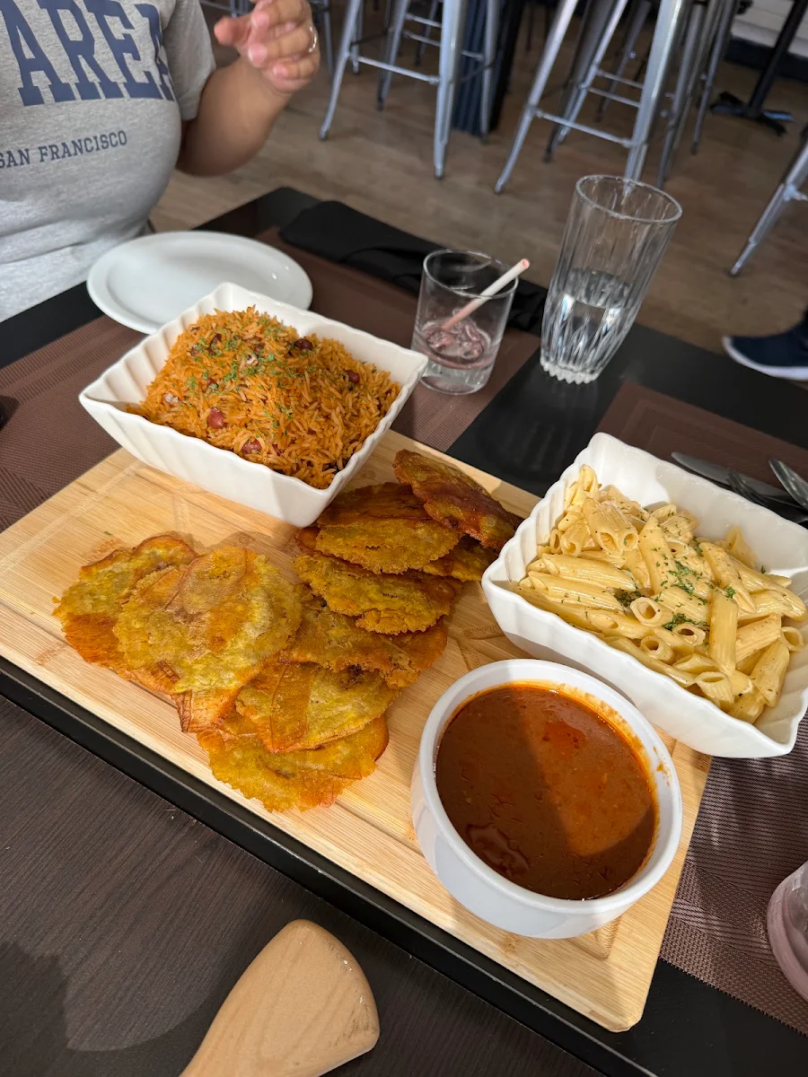 Food & drink, Serenade ambiance Lakay
