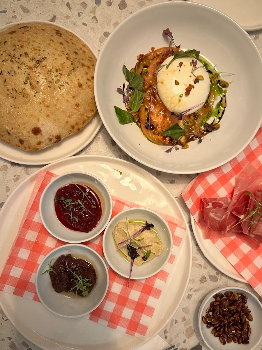 Food & drink, TOMS Eatery