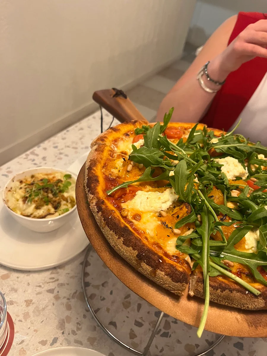 Food & drink, TOMS Eatery