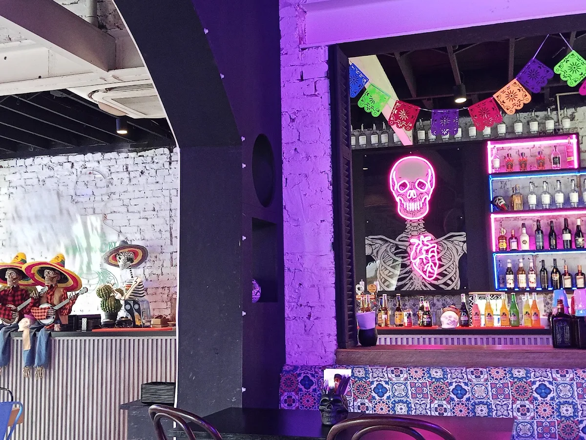 Vibe, Hecho en Mexico Richmond (Rooftop Bar)