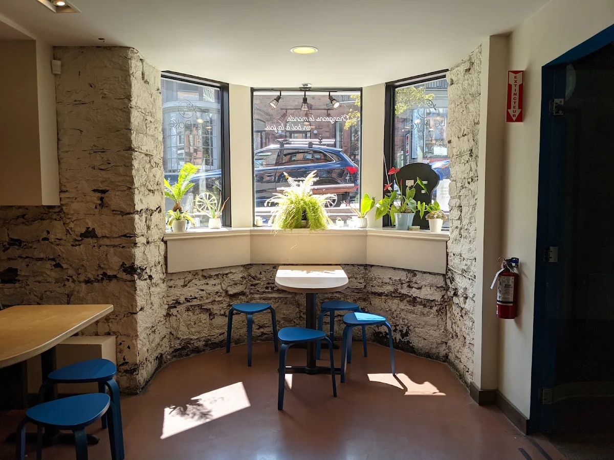 Vibe, Le Poké Station Crescent