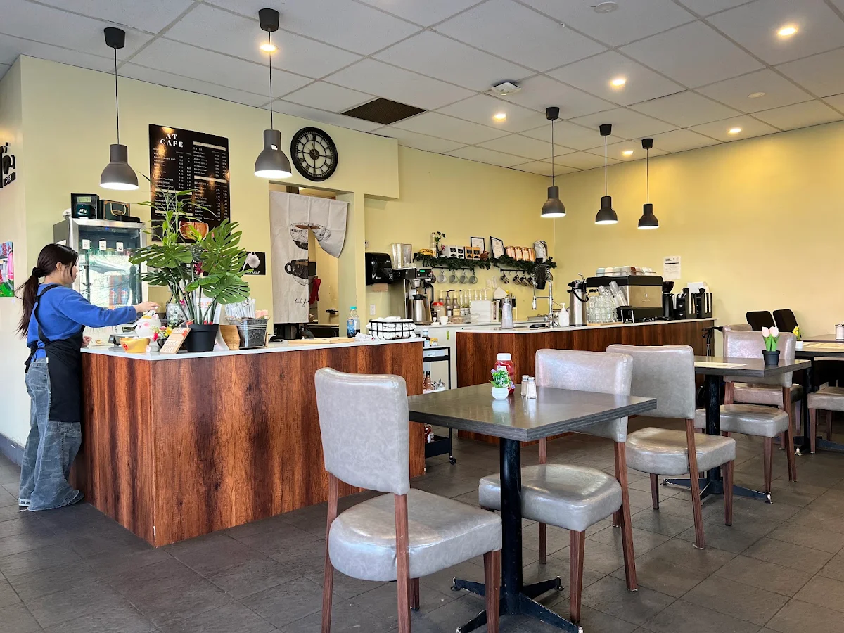 Vibe, AT Cafe