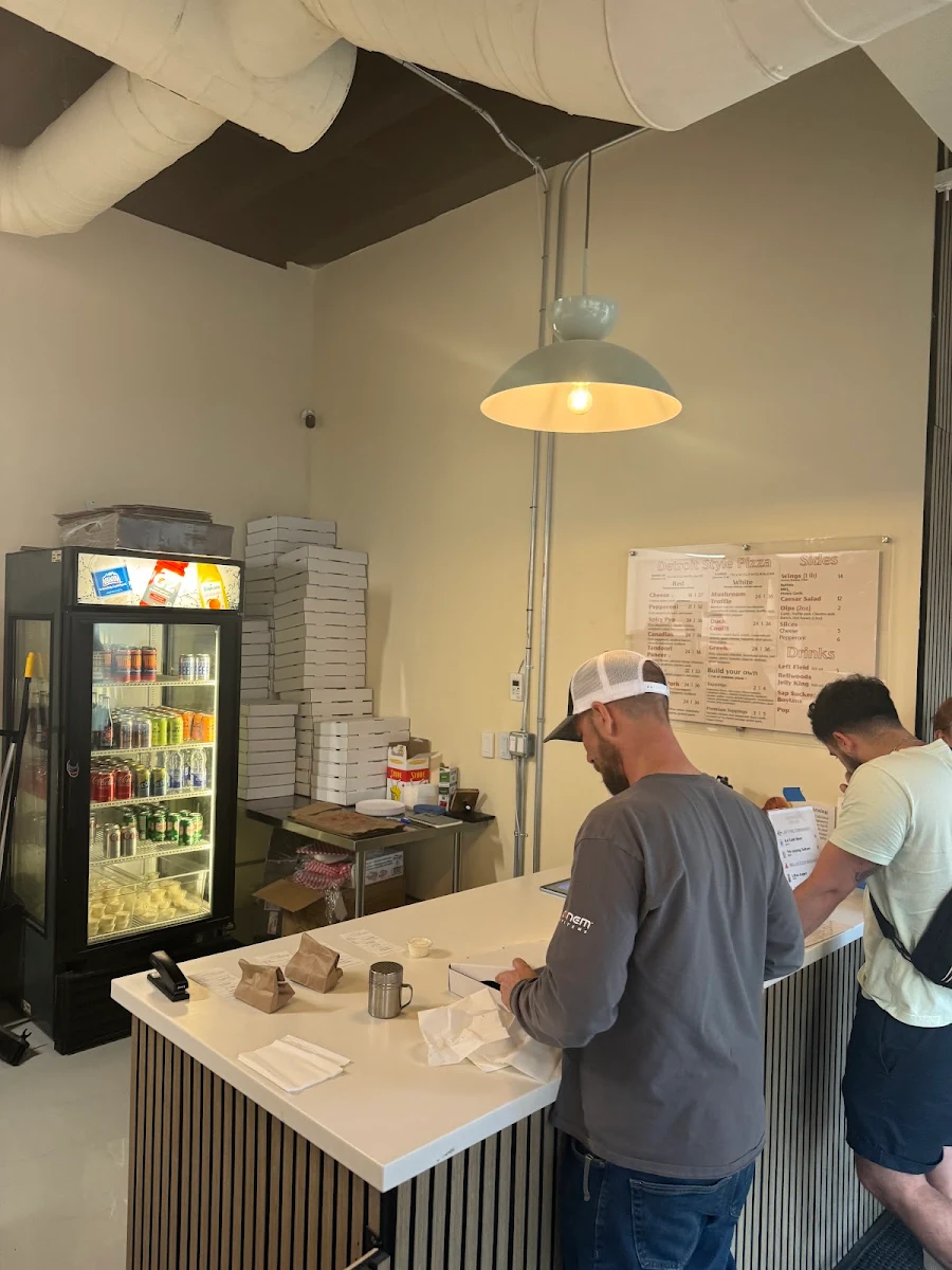 Vibe, Renaissance Detroit Style Pizza