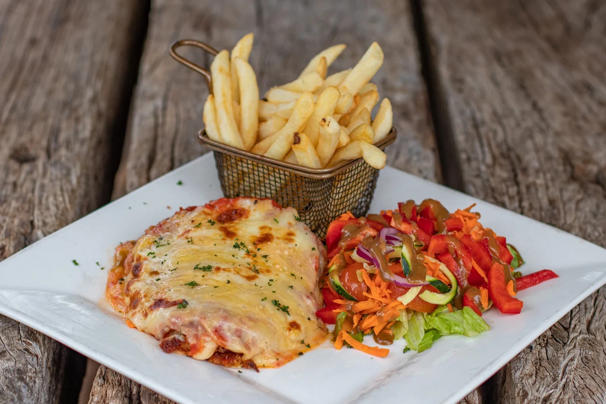 Food & drink, Devils Marbles Hotel
