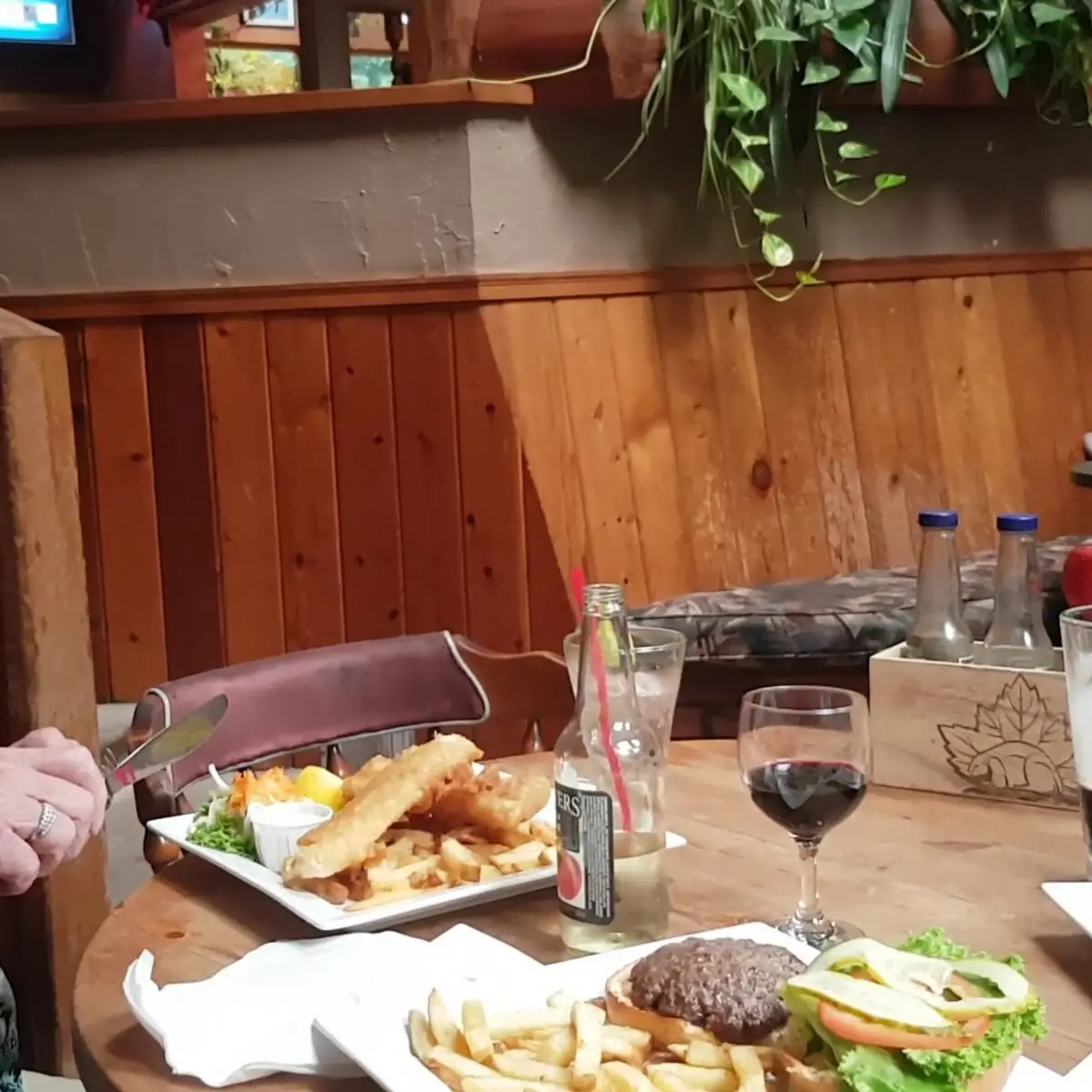 Food & drink, Hummingbird Pub & Family Restaurant