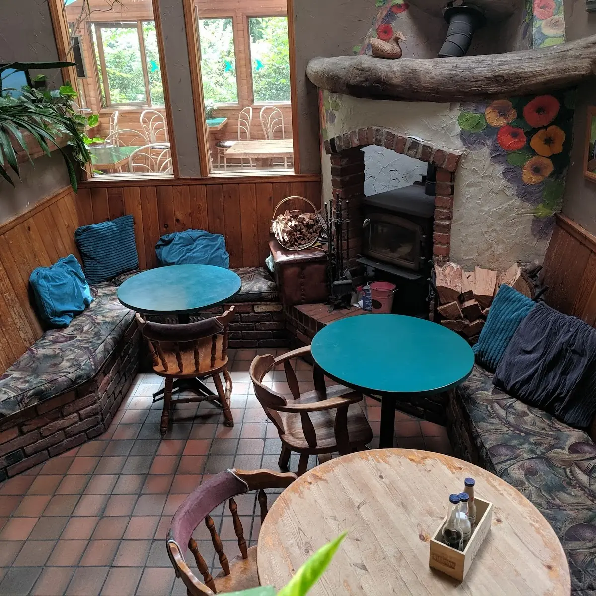 Vibe, Hummingbird Pub & Family Restaurant