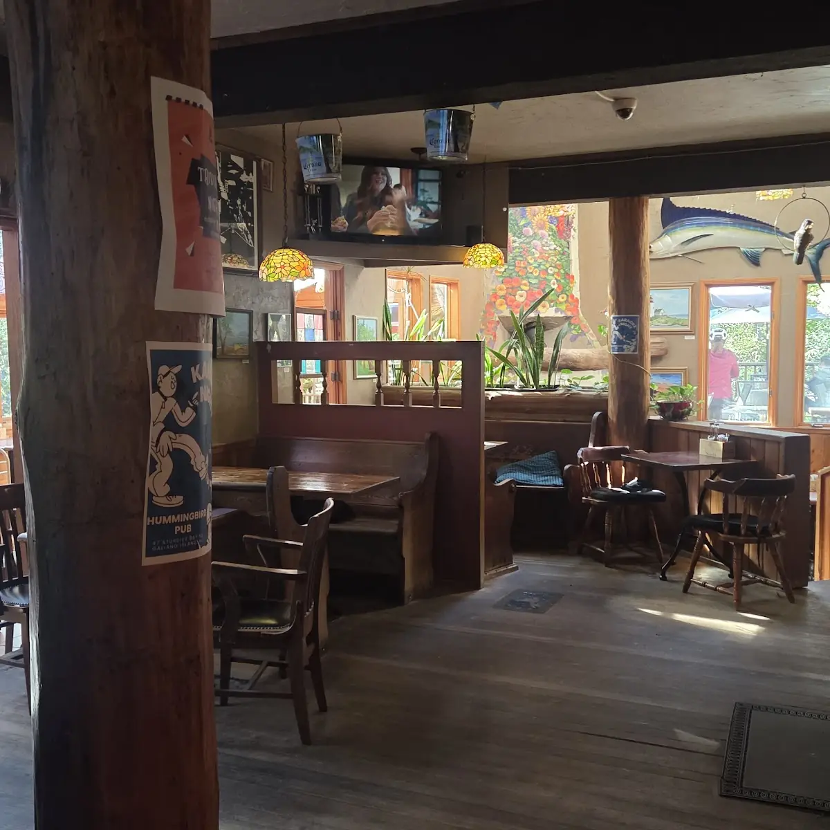 Vibe, Hummingbird Pub & Family Restaurant