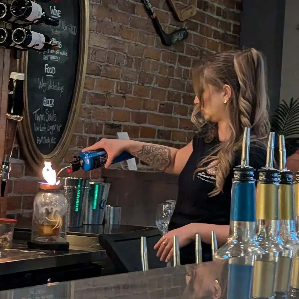 Vibe, The Bar + Kitchen
