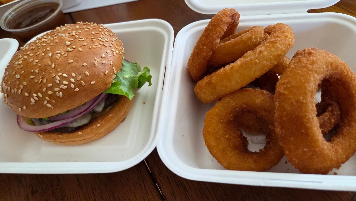 Food & drink, Between The Buns- Watrous