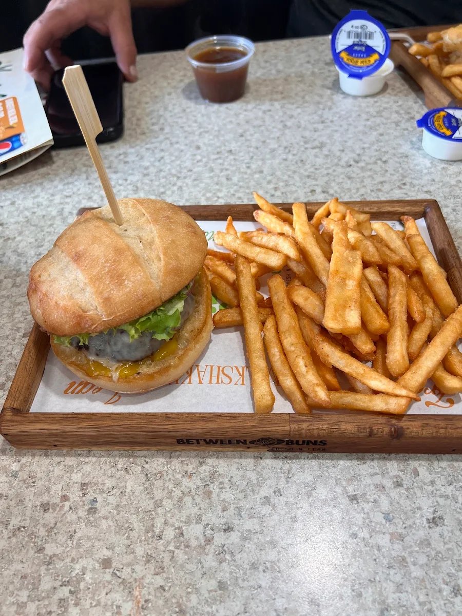 Food & drink, Between The Buns- Watrous
