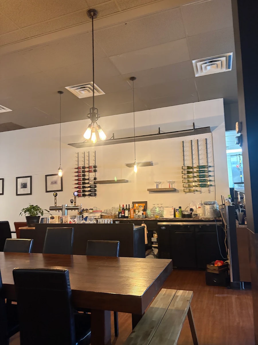 Vibe, Creekers Bistro and Restaurant