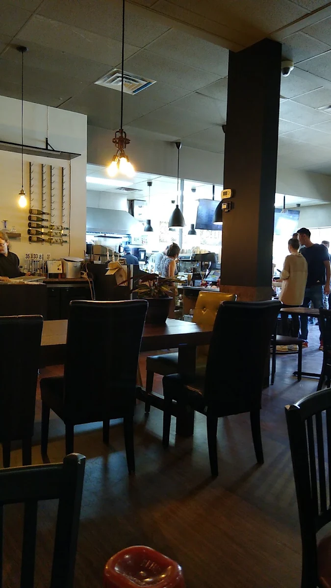 Vibe, Creekers Bistro and Restaurant