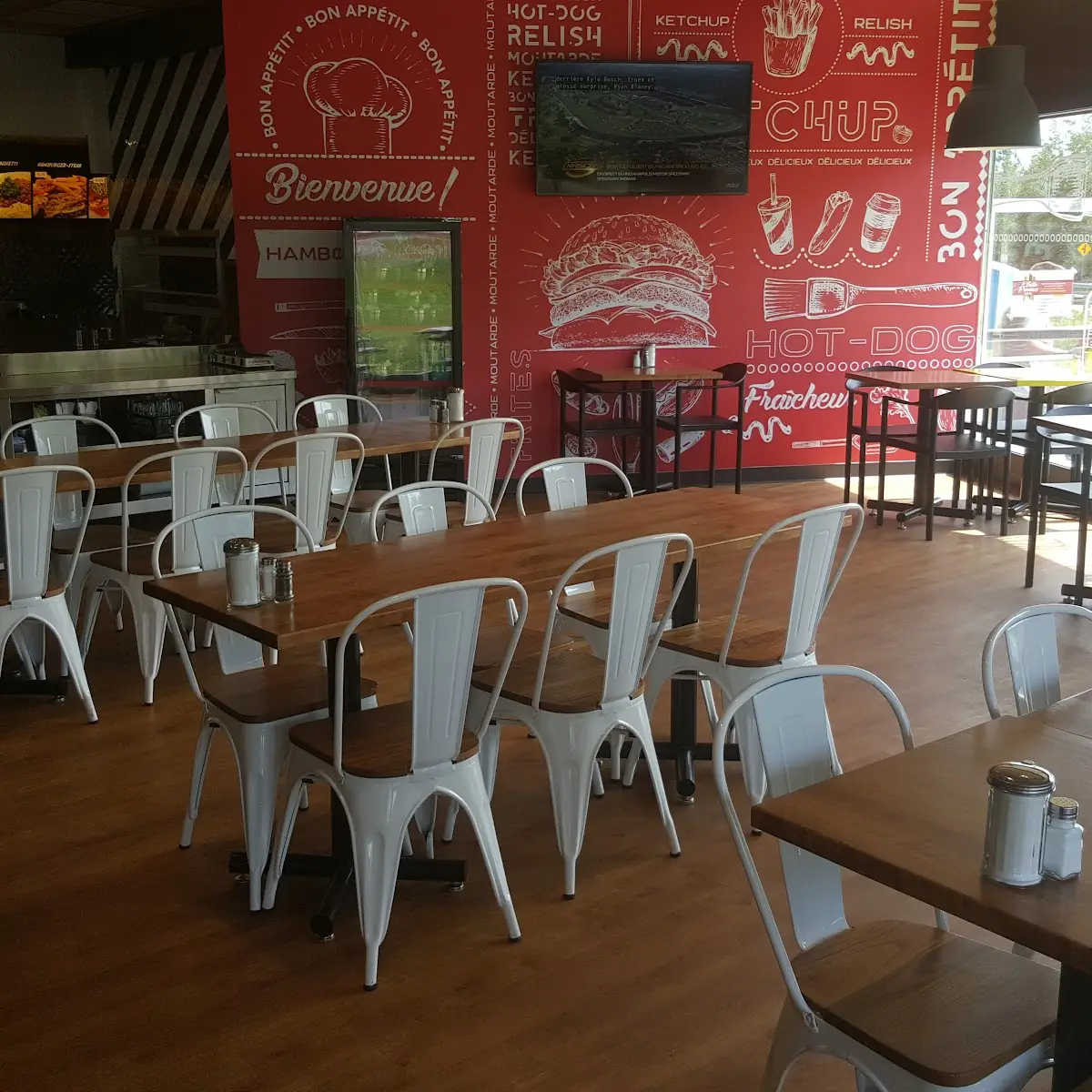 Vibe, Restaurant La Belle Province