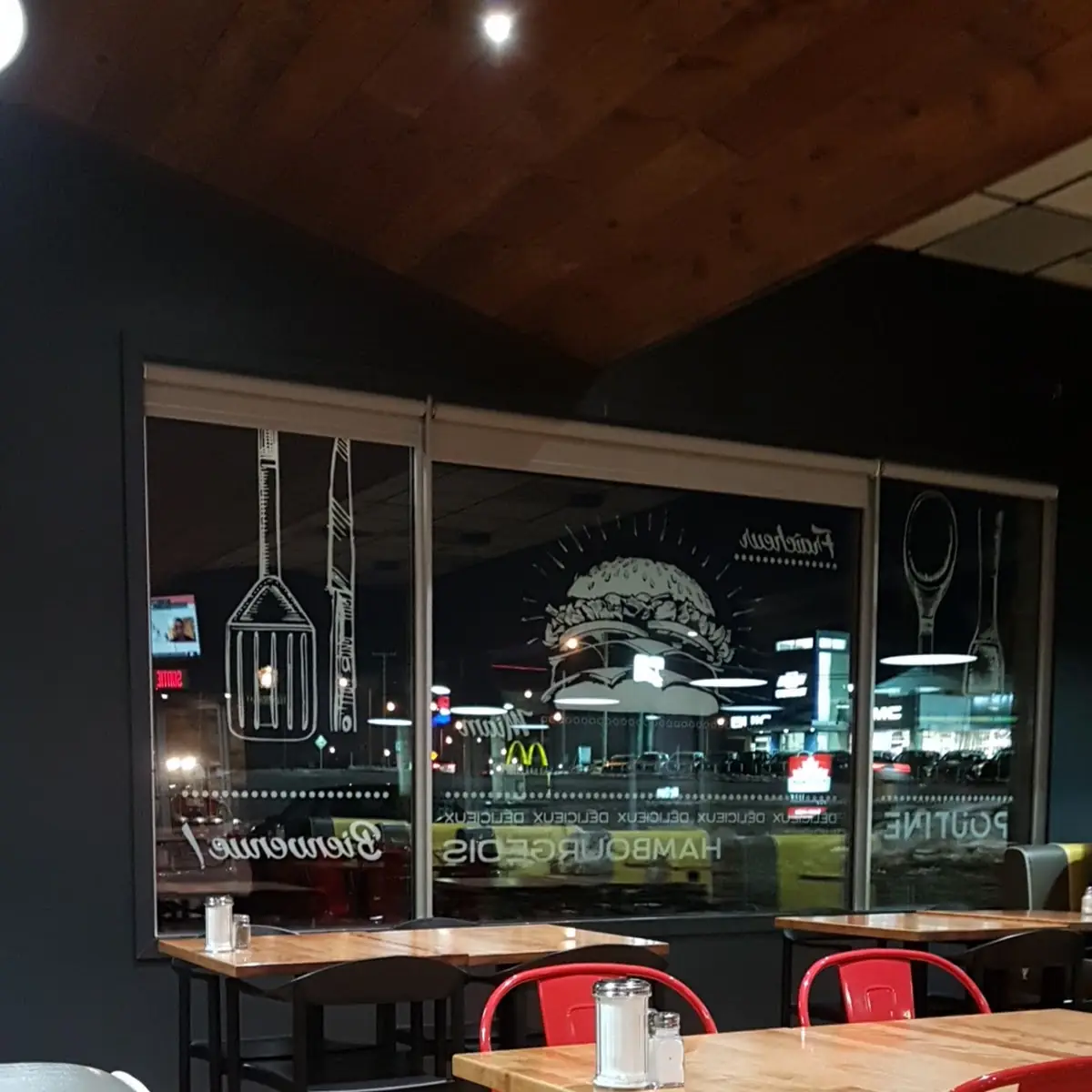 Vibe, Restaurant La Belle Province