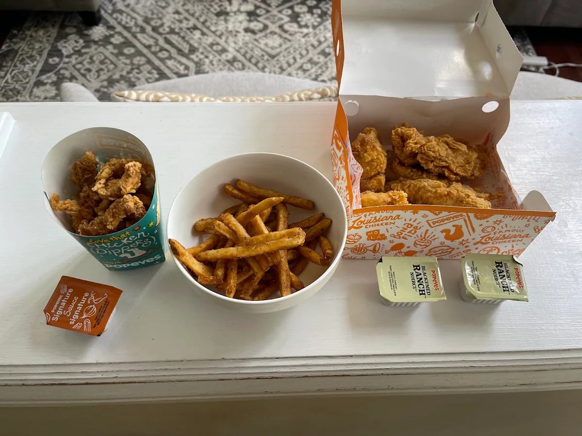 Food & drink, Popeyes Louisiana Kitchen