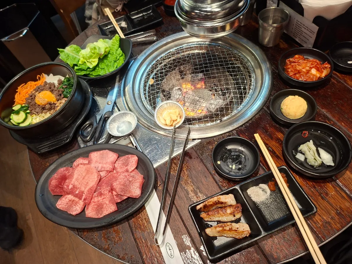 Food & drink, Scissors and Tongs