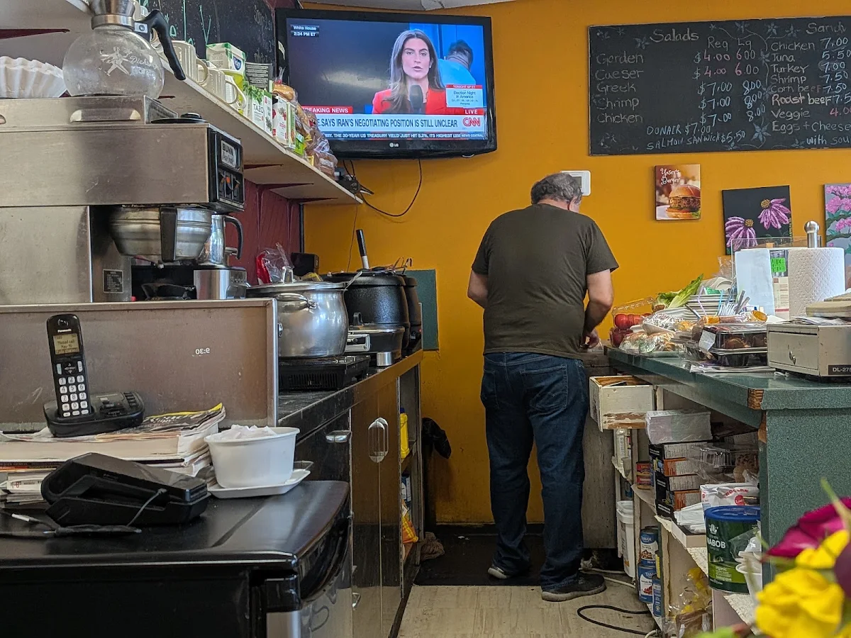 Vibe, Yaser's Cafe