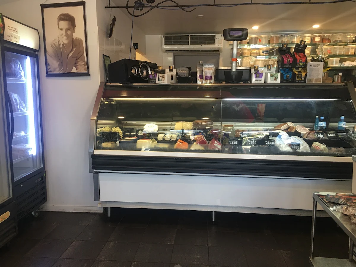 Vibe, Show & Shine Deli Cafe