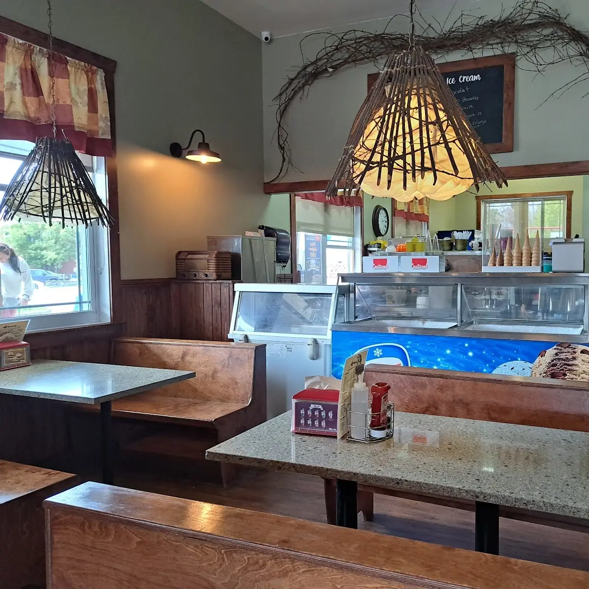 Vibe, Wood's Snack Bar