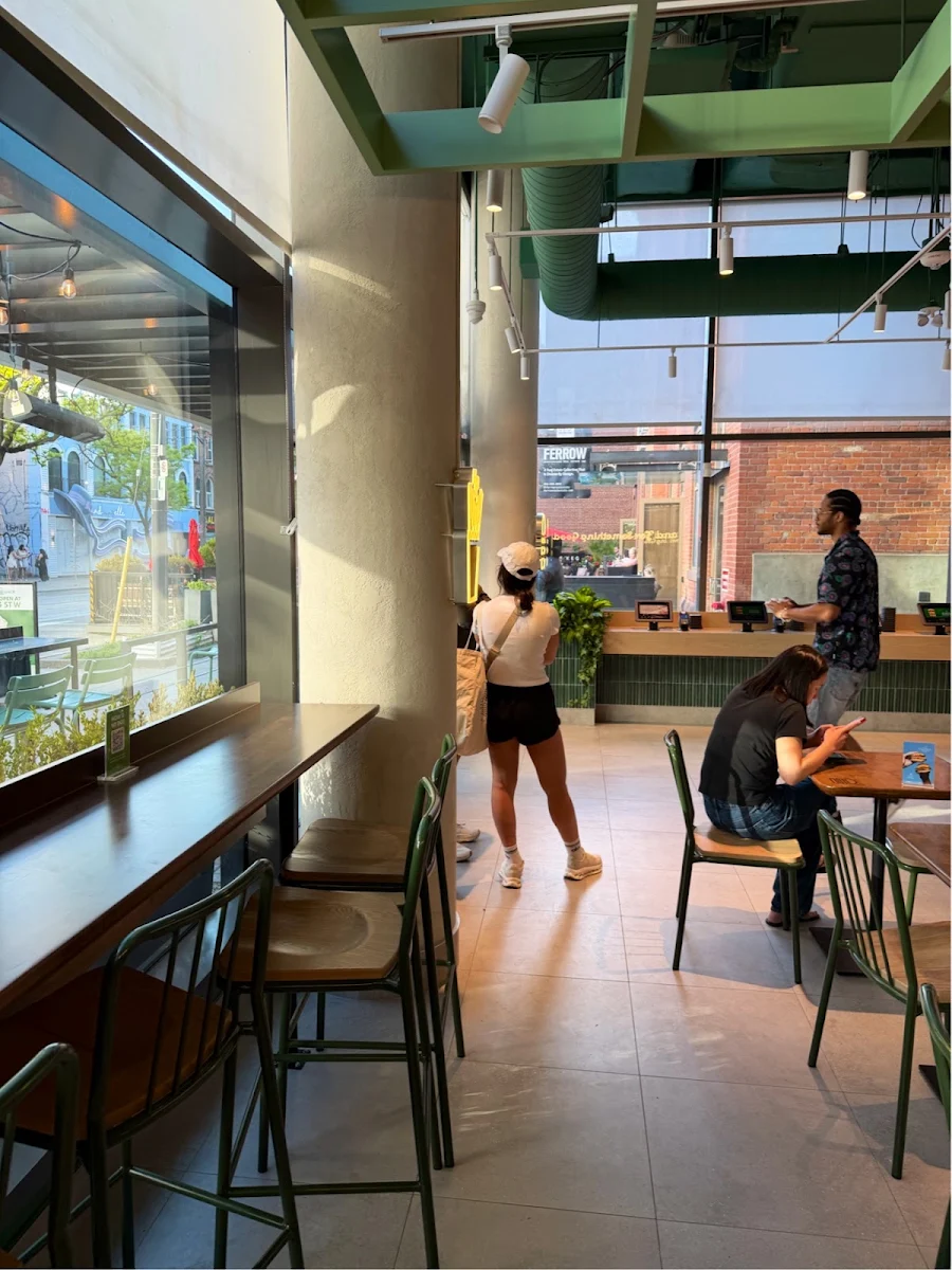 Vibe, Shake Shack - King West
